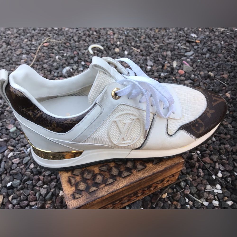 Louis Vuitton woman’s sneakers 351/2